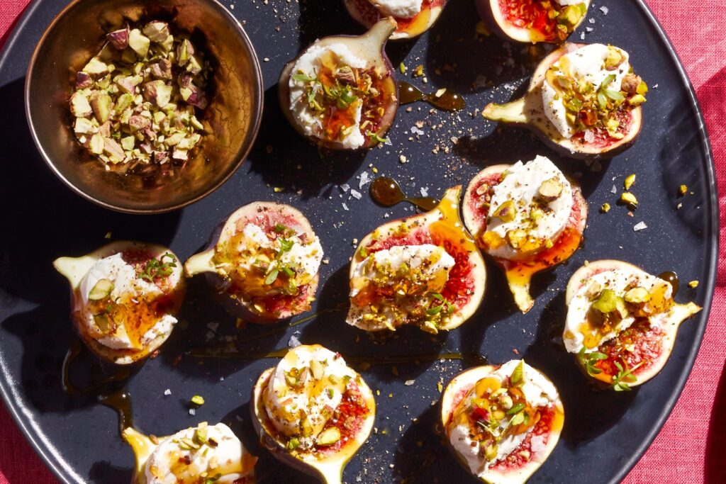Figs with goat's cheese, pistachios & honey